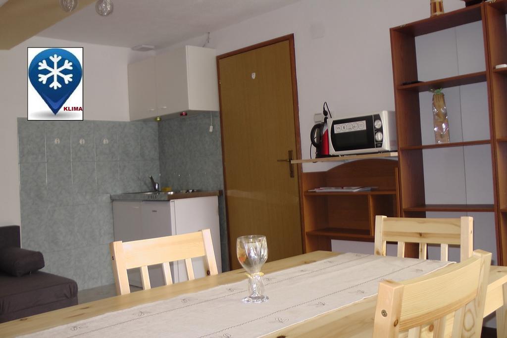 Apartment And Rooms Aracic Кореница Екстериор снимка