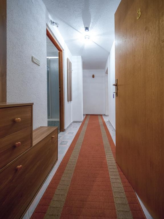 Apartment And Rooms Aracic Кореница Стая снимка
