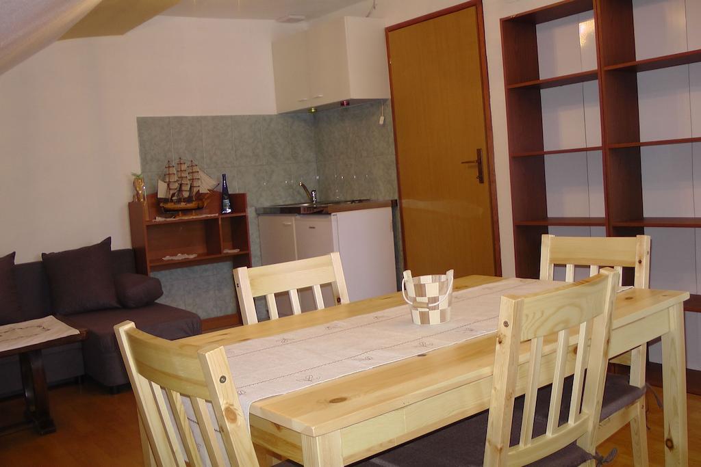 Apartment And Rooms Aracic Кореница Стая снимка