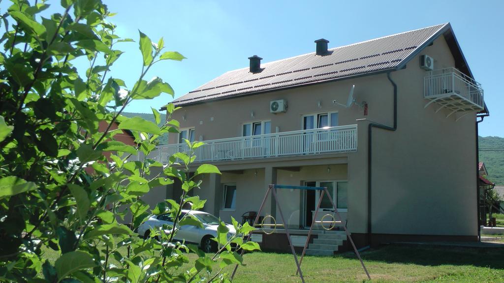 Apartment And Rooms Aracic Кореница Екстериор снимка