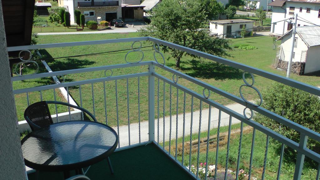 Apartment And Rooms Aracic Кореница Екстериор снимка