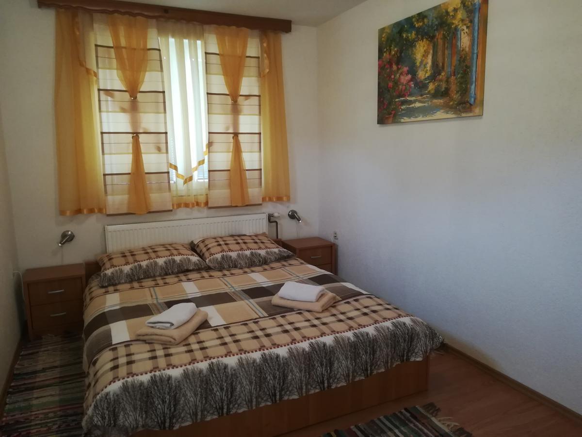 Apartment And Rooms Aracic Кореница Екстериор снимка