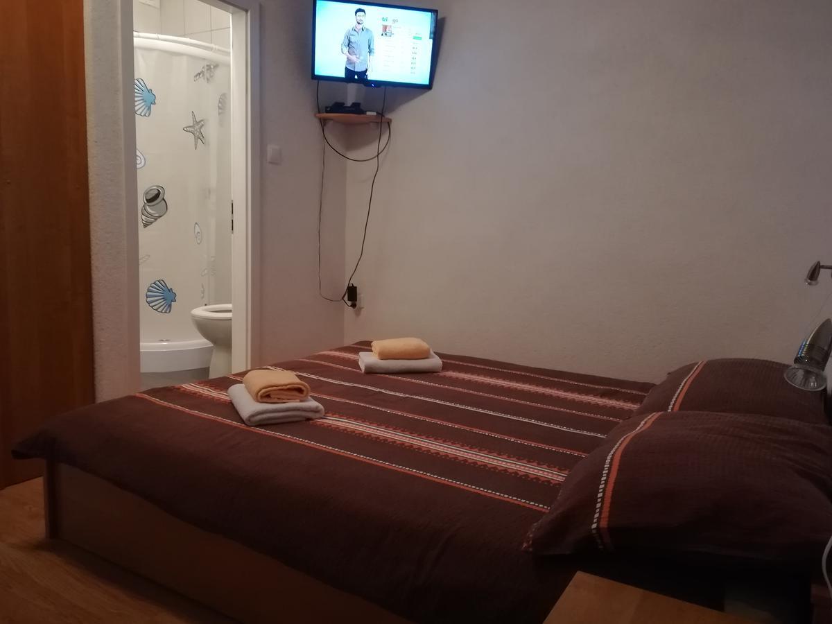 Apartment And Rooms Aracic Кореница Екстериор снимка