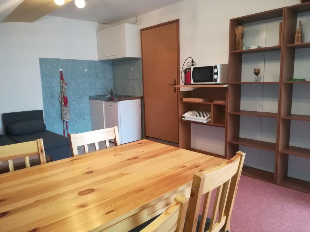 Apartment And Rooms Aracic Кореница Екстериор снимка